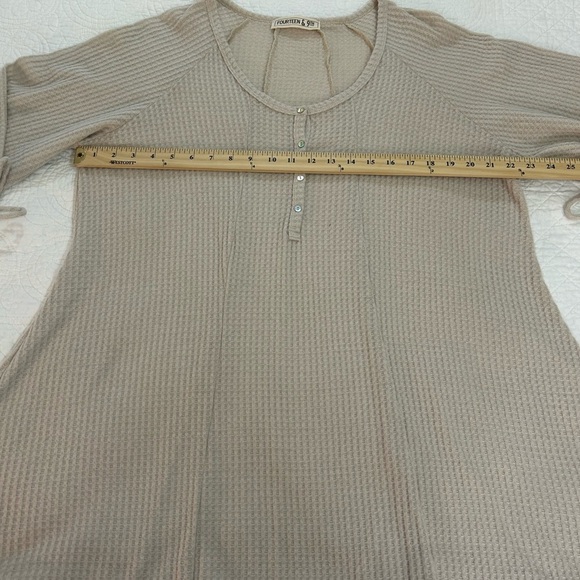 Lizard Thicket NWT Cream Puff Sleeve Blouse with Tie Front and Ribbed Texture - Picture 4 of 10